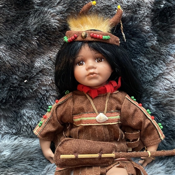 Cathay Collections Indigenous Doll 1-5000 Evening Moon Glow - Picture 2 of 16